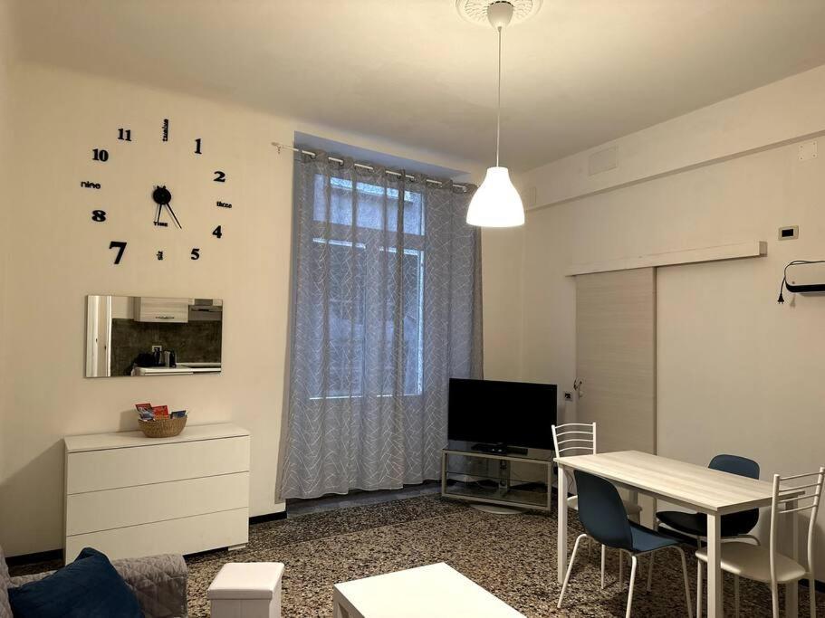 Ridi Che Ti Passa In Vico Del Fieno Apartment Genoa Exterior photo