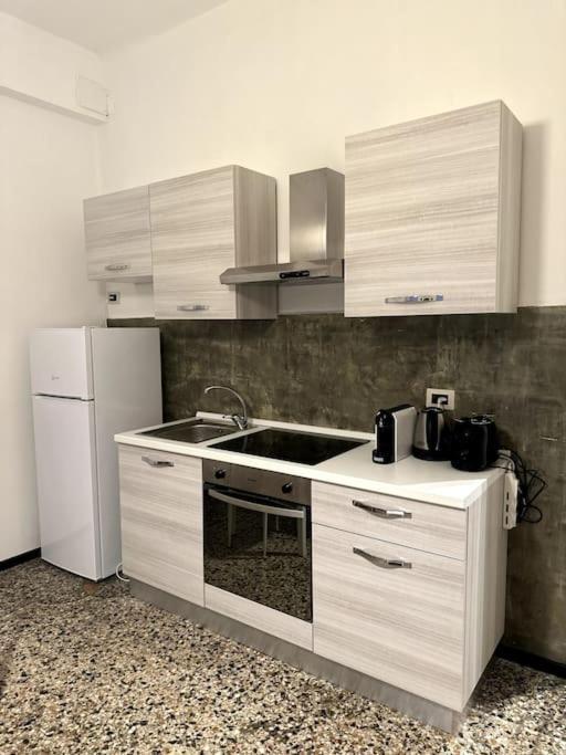 Ridi Che Ti Passa In Vico Del Fieno Apartment Genoa Exterior photo